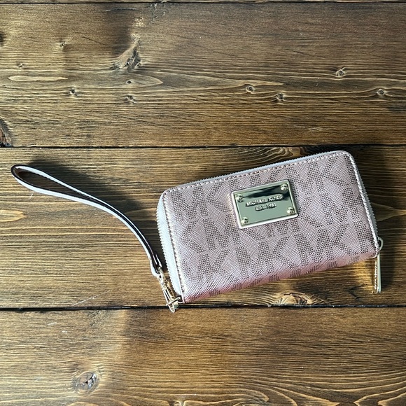 Michael Kors Handbags - Michael Kors Pink Metallic Wristlet